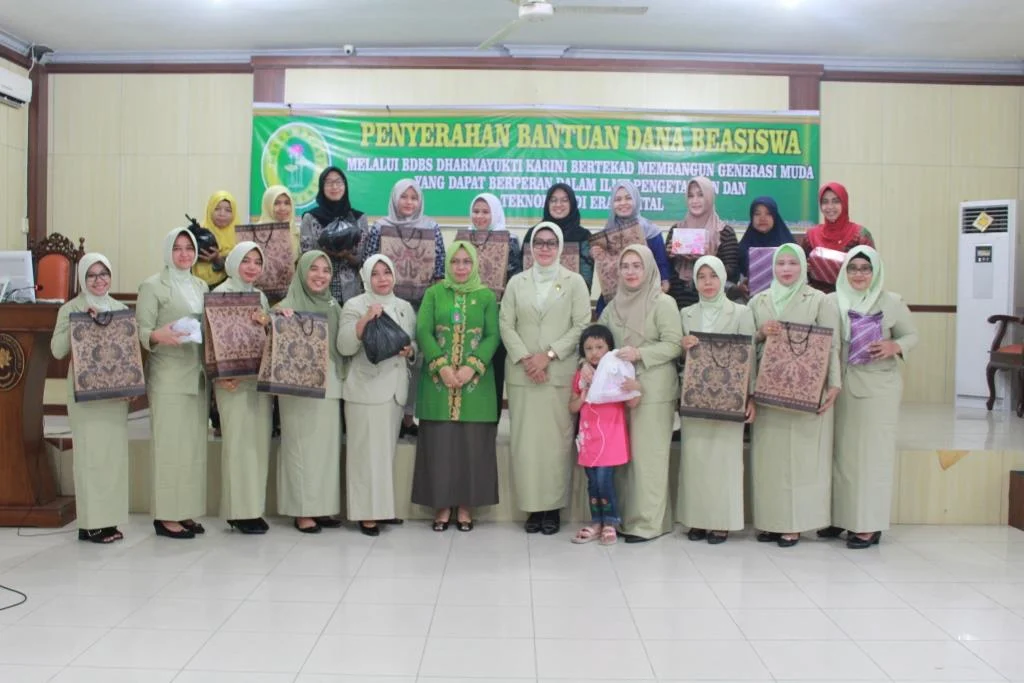 PERAYAAN HUT DHARMAYUKTI KARINI CABANG SIAK KE-XVII DAN PENYERAHAN BANTUAN DANA BEASISWA (BDBS)