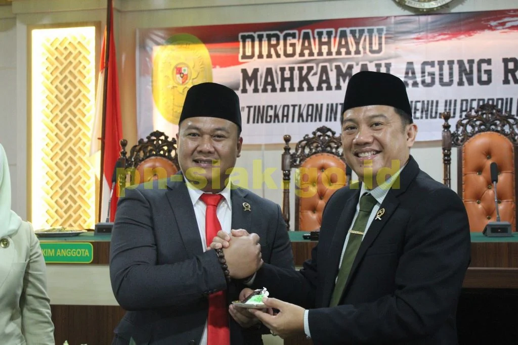 Ketua Pengadilan Negeri Siak Sri Indrapura Bapak Muhammad Hibrian, S.H., dan Wakil Ketua Pengadilan Negeri Siak Sri Indrapura Bapak, S.H., M.H.