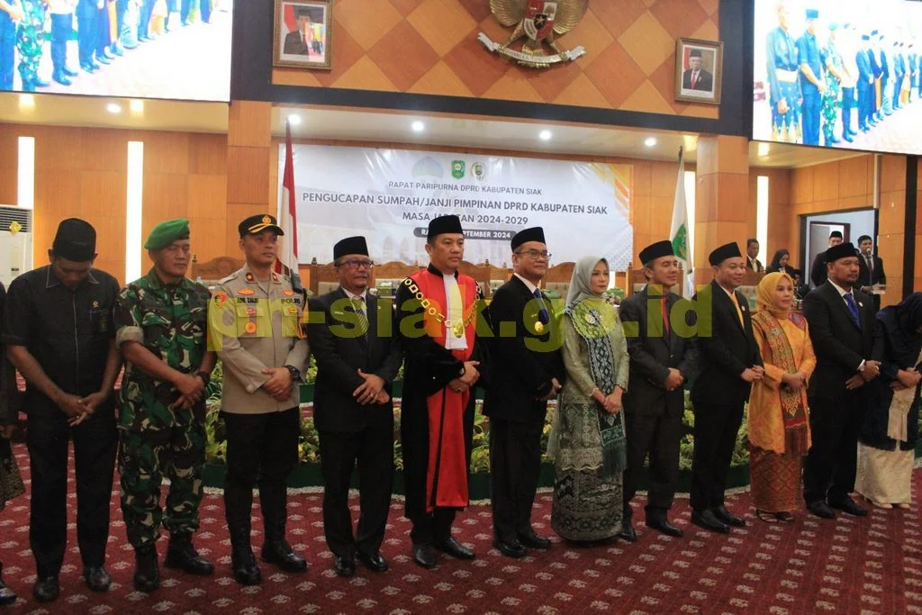 RAPAT PARIPURNA PENGUCAPAN SUMPAH/JANJI PIMPINAN DEFENITIF DEWAN PERWAKILAN RAKYAT DAERAH KABUPATEN SIAK MASA JABATAN 2024 - 2029