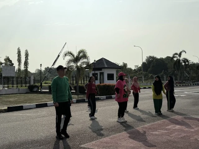 Senam Jumat Pagi — foto 3