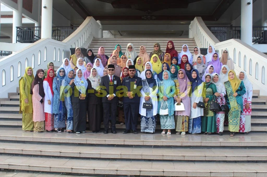 Upacara Memperingati Hari Ibu dan Bela Negara