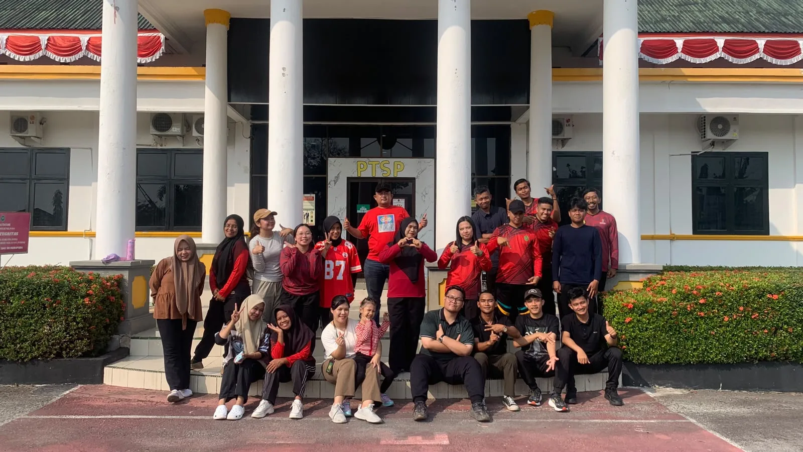 PN Siak Gelar Senam Sehat Bersama dalam Rangka HUT ke-81 RI dan HUT ke-81 Mahkamah Agung RI